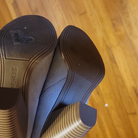 Express size 6 light gray boots - Picture 5 of 5